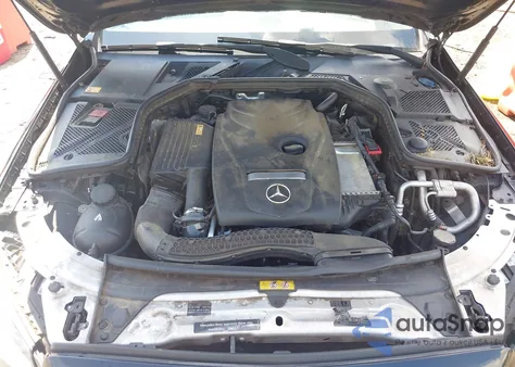 2015 Mercedes-Benz C 300 4Matic/Luxury 4Matic/Sport 4Matic z USA, uszkodzony, nr VIN 55SWF4KB0FU002497